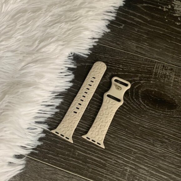 Ultra Soft Silicone Light Gray Leopard Engraved Apple Watch Band | 38/40/41mm - Picture 3 of 3